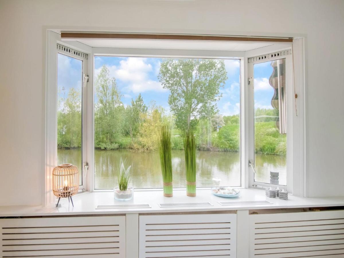 Fantastic Villa In Ooltgensplaat With Jetty Extérieur photo
