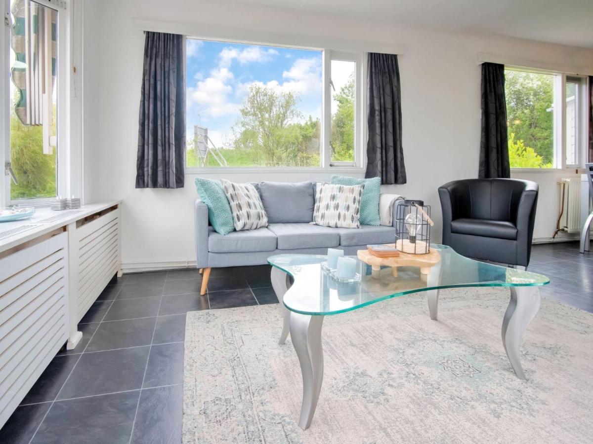 Fantastic Villa In Ooltgensplaat With Jetty Extérieur photo