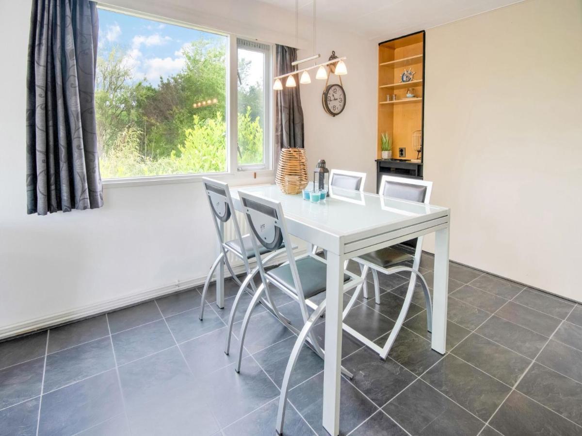 Fantastic Villa In Ooltgensplaat With Jetty Extérieur photo
