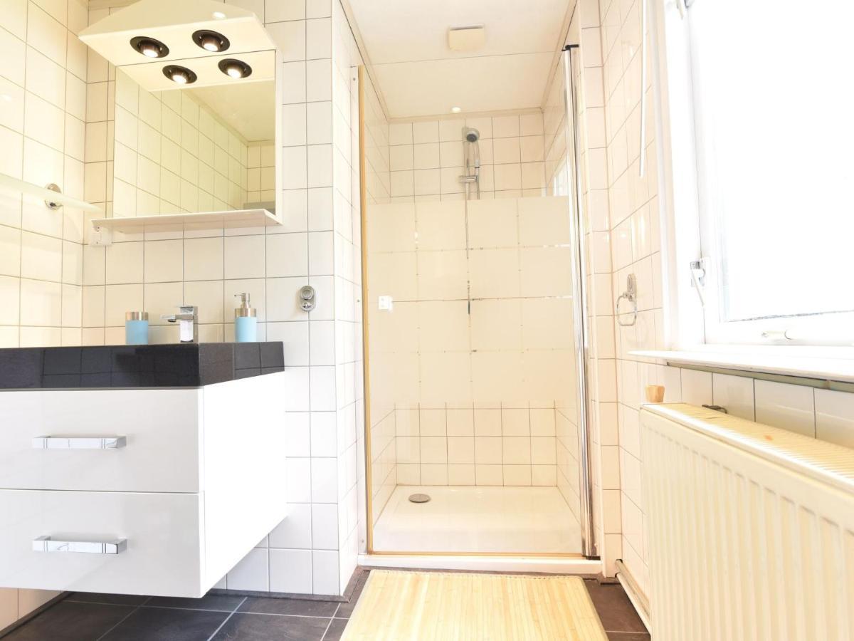 Fantastic Villa In Ooltgensplaat With Jetty Extérieur photo