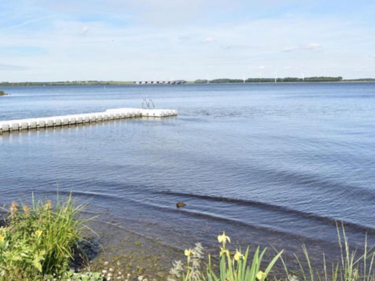 Fantastic Villa In Ooltgensplaat With Jetty Extérieur photo