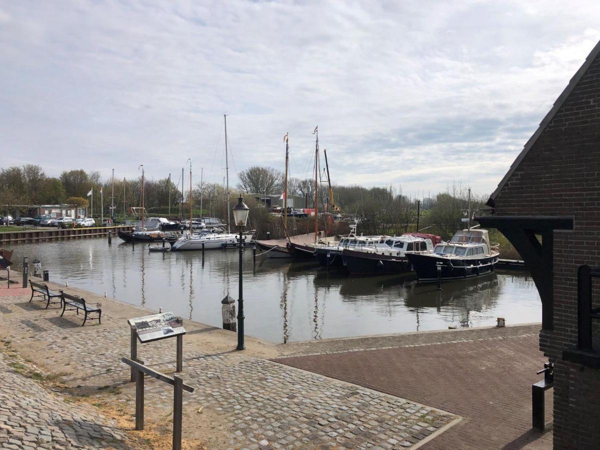 Fantastic Villa In Ooltgensplaat With Jetty Extérieur photo